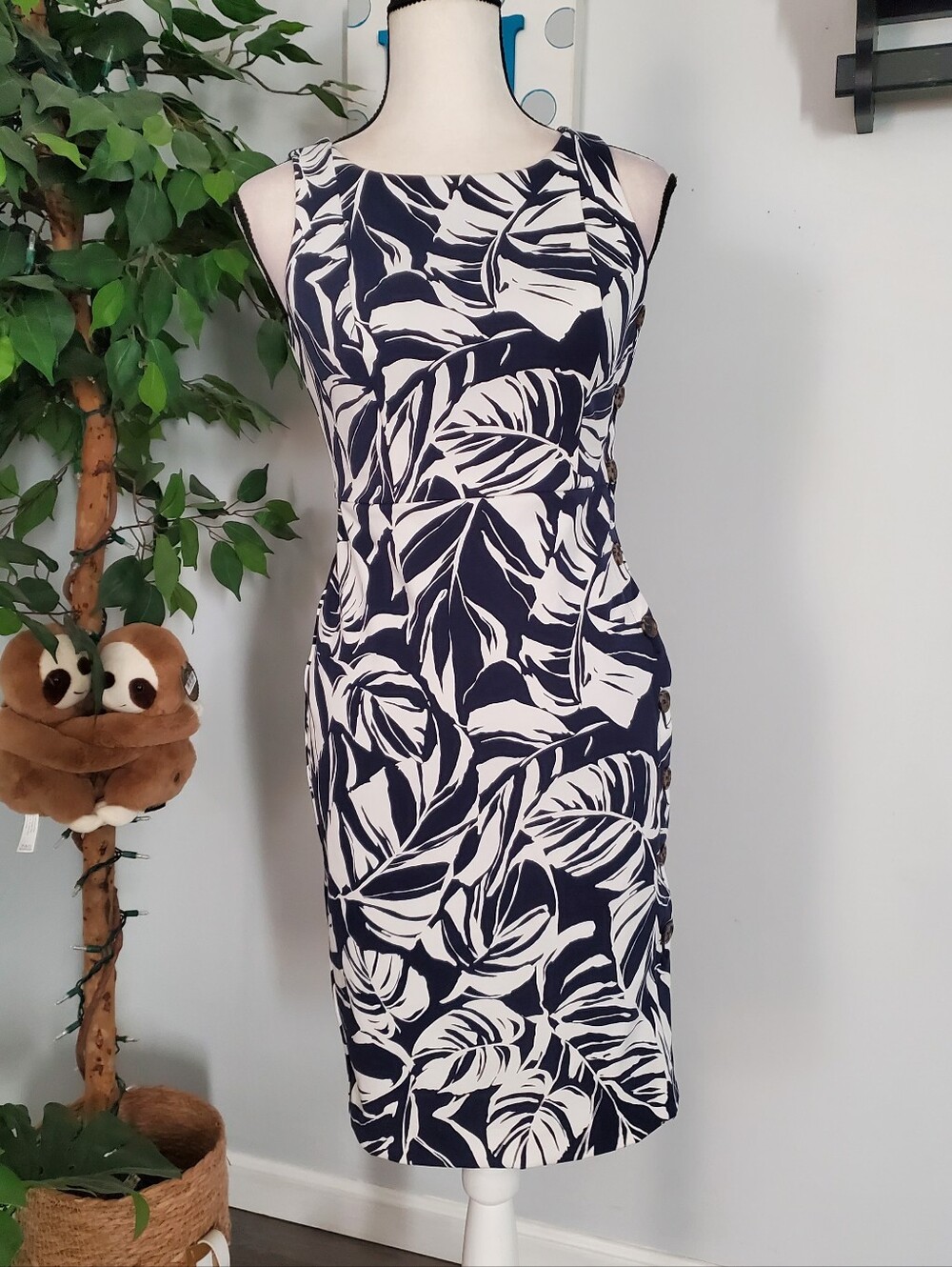 ANN TAYLOR Navy/white Tropical Print Button Detail Sleeveless Sheath Dress 0P